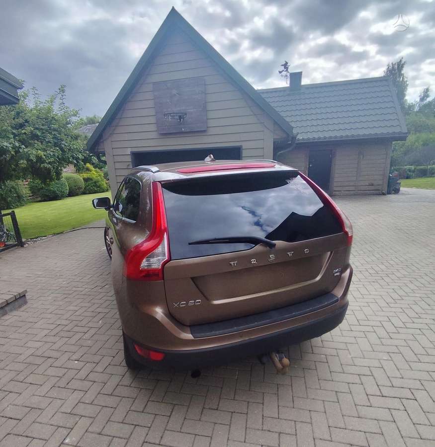Volvo XC60 2010 — двигун 2400 cm³, 175 HP (129kW)