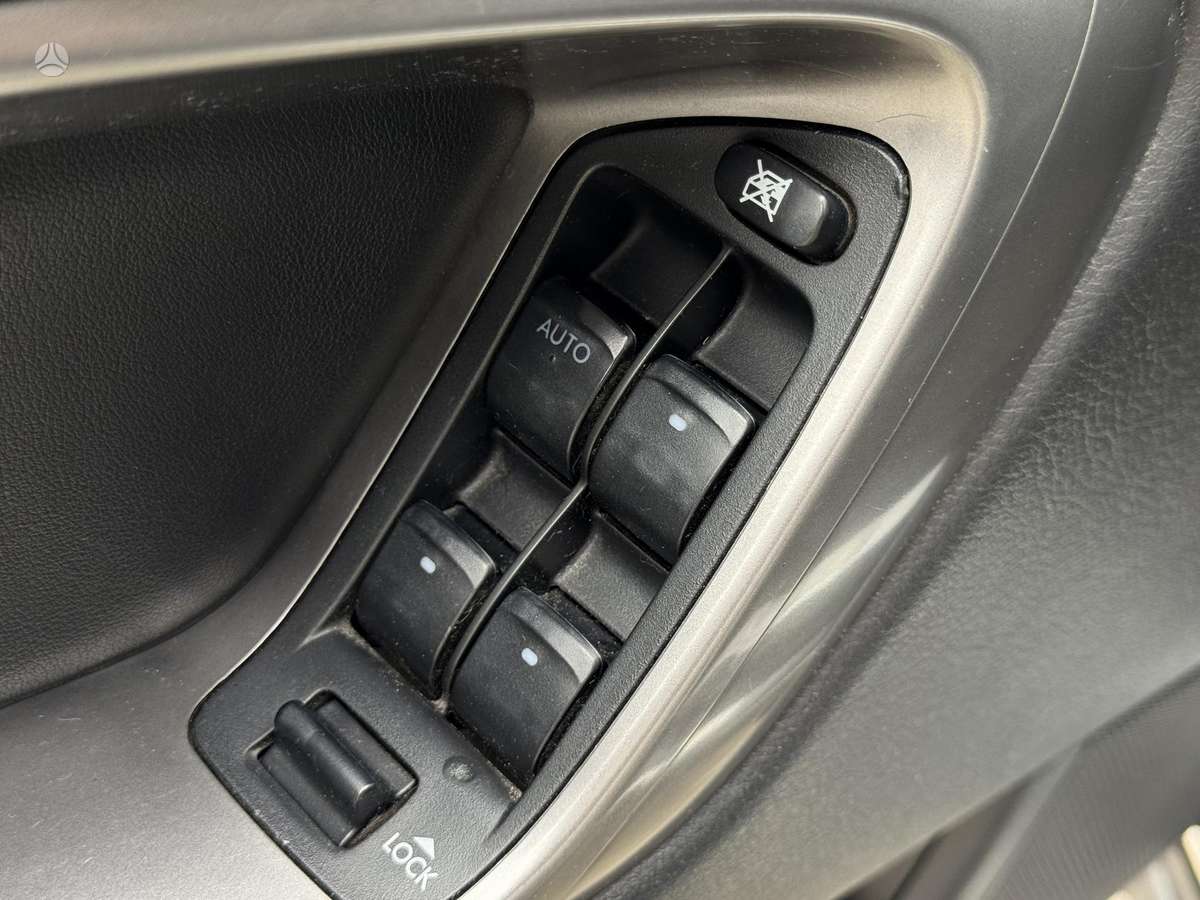 Subaru Legacy 2005 — photo 17