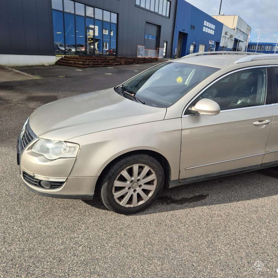 Volkswagen Passat 2006 — rear view