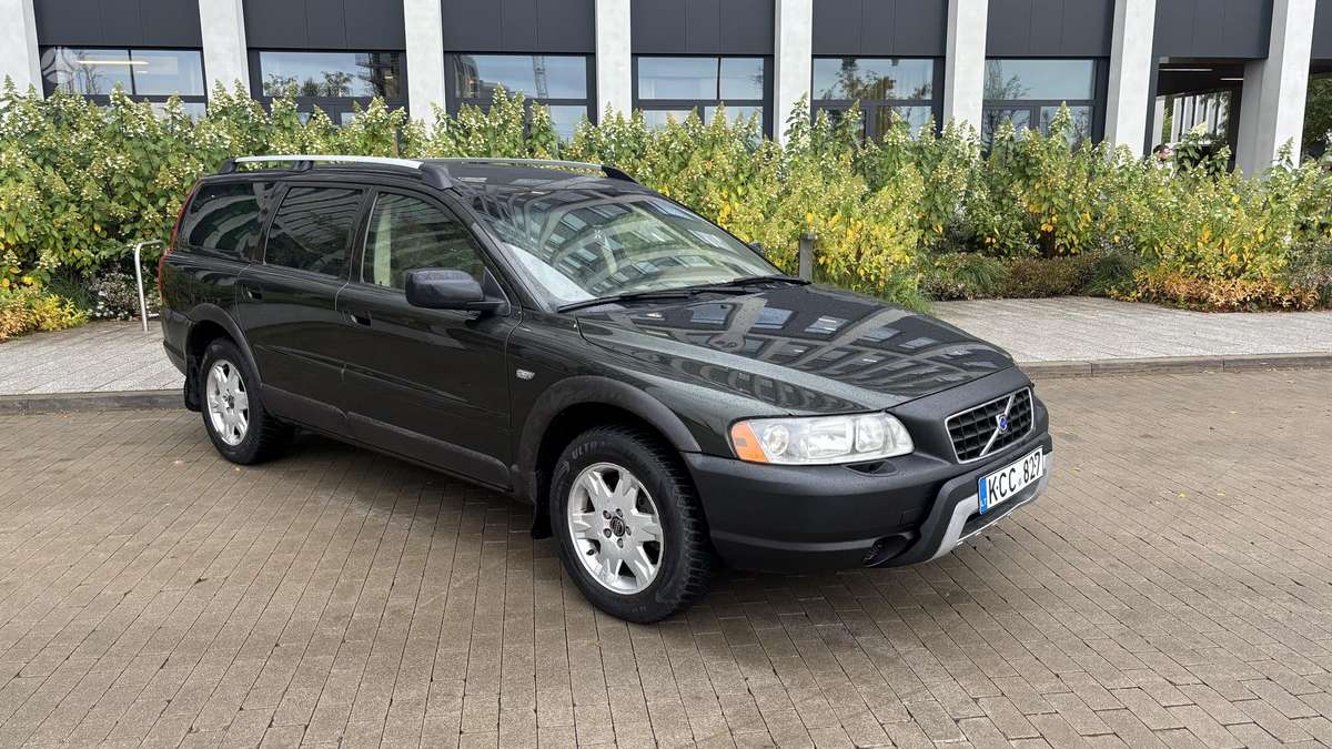 Volvo XC70 2005 — rear view