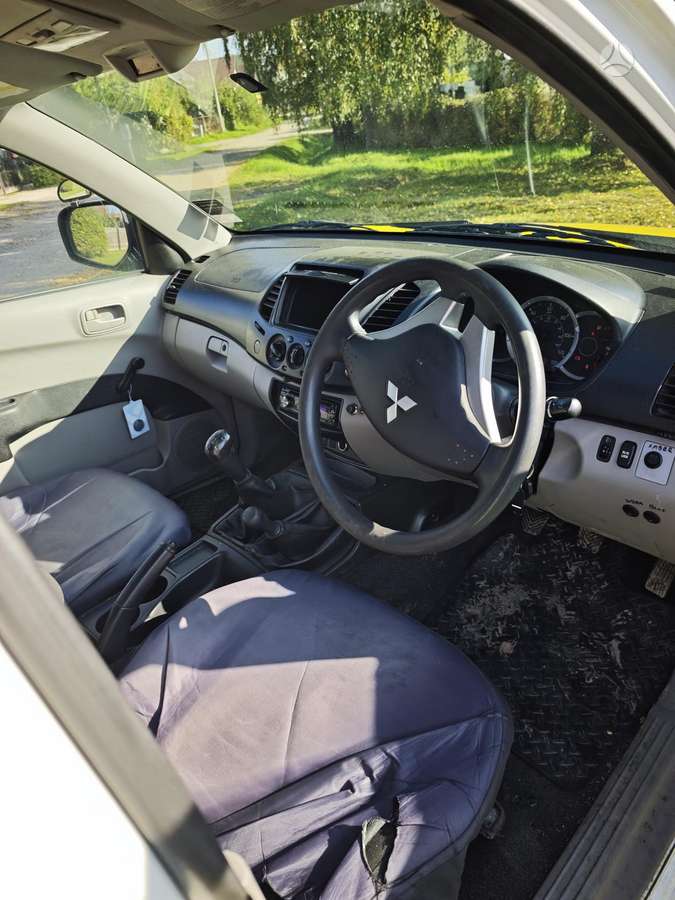 Mitsubishi L200 2010 — photo 12