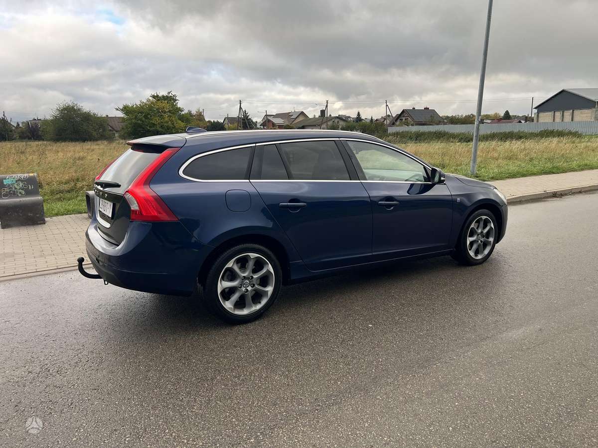 Volvo V60 2012 — photo 10
