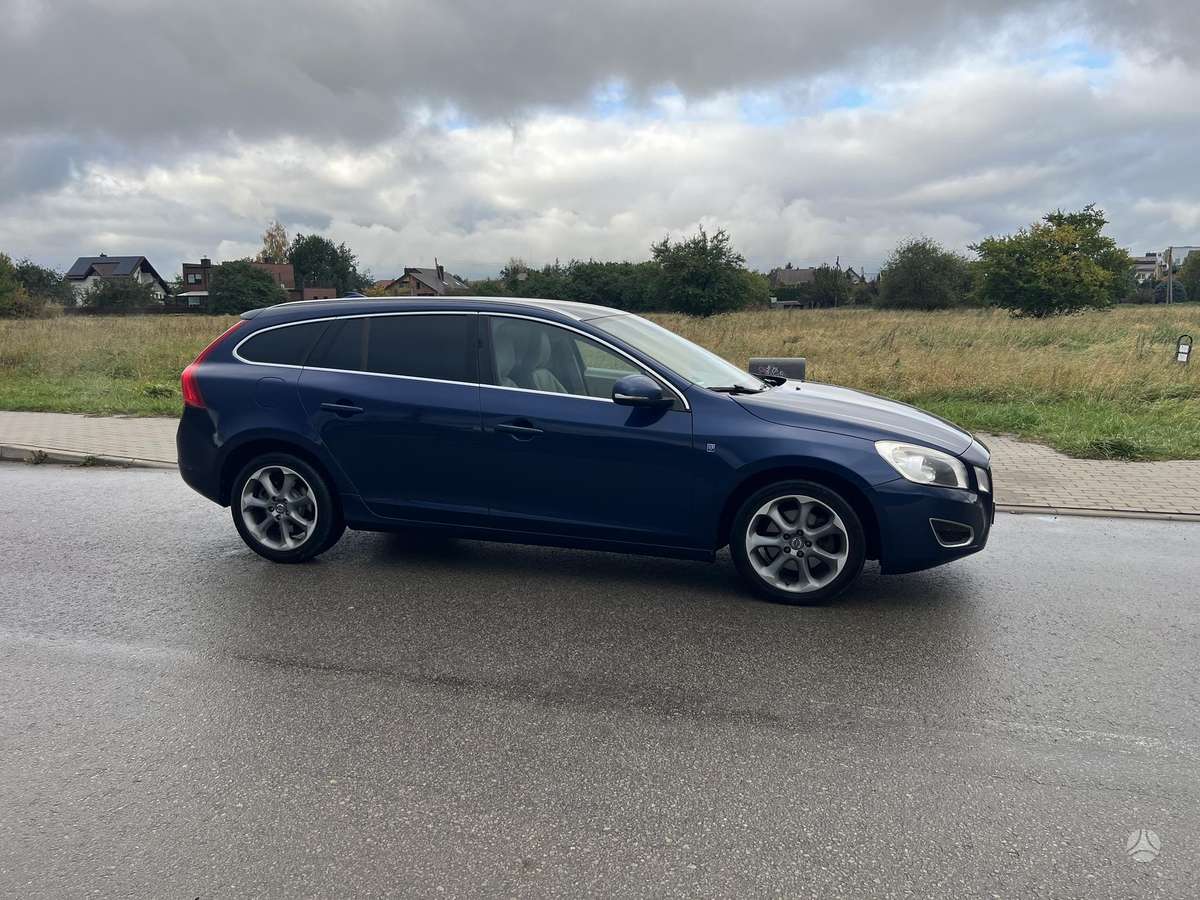 Volvo V60 2012 — photo 11