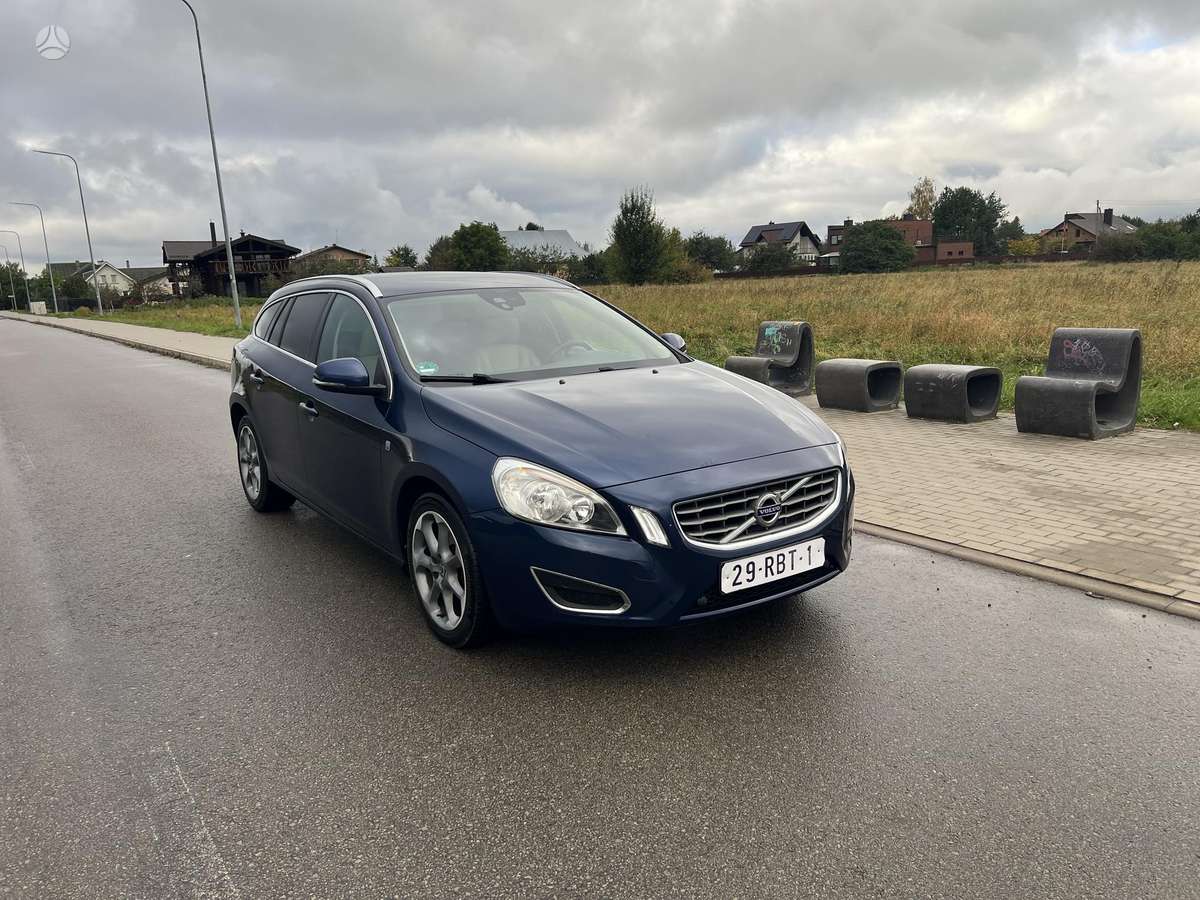 Volvo V60 2012 — photo 14