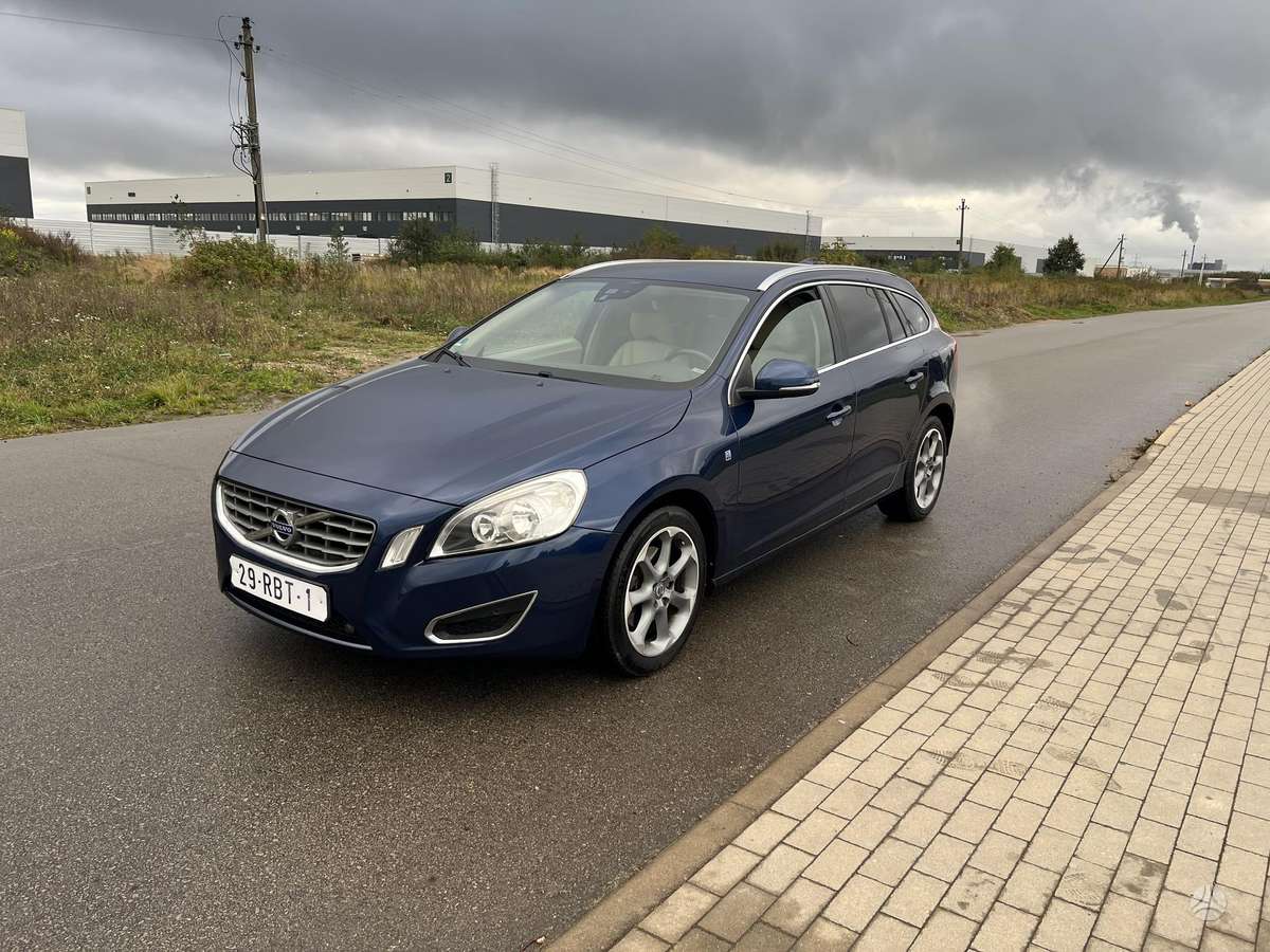 Volvo V60 2012 — photo 15