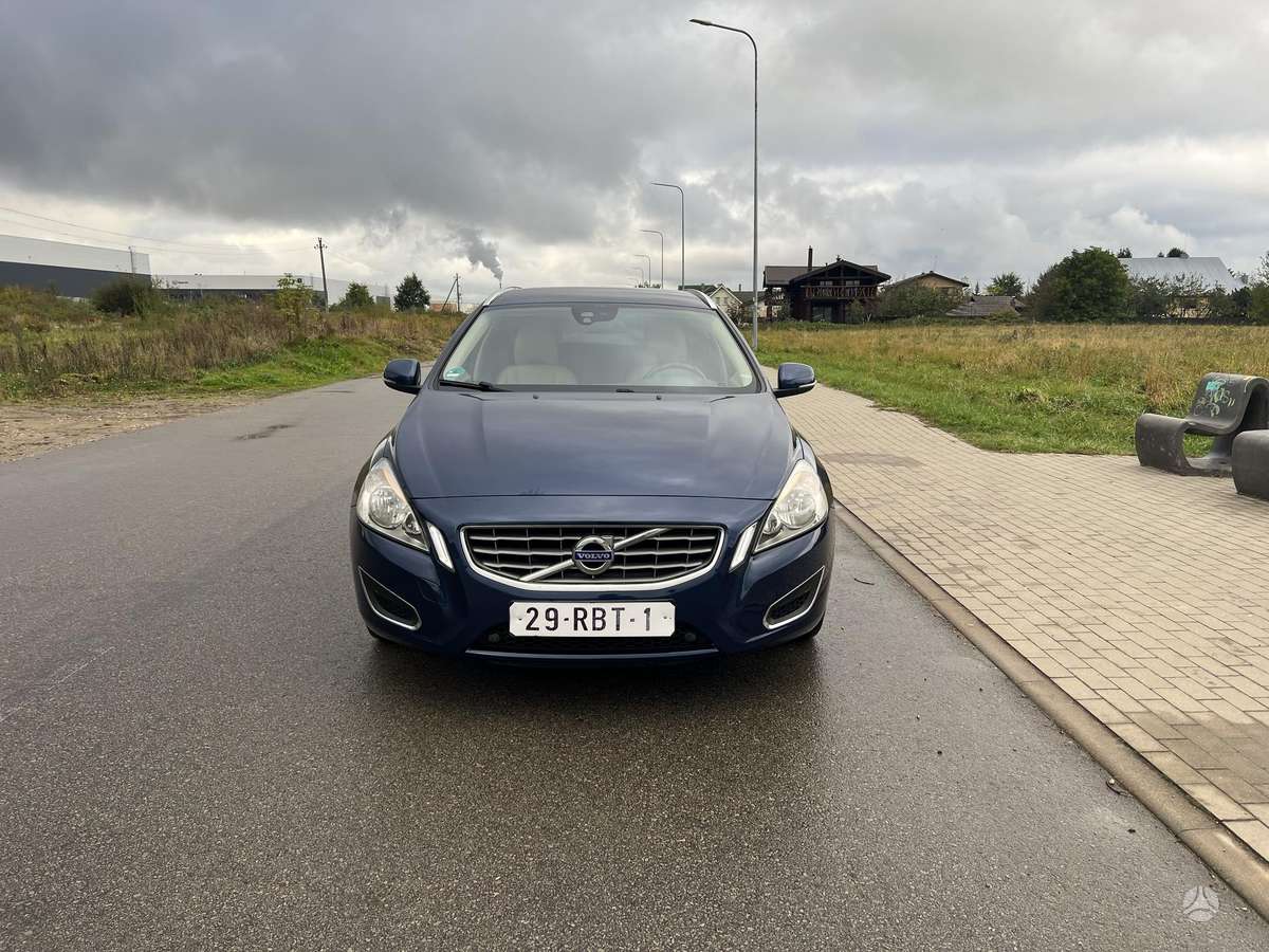 Volvo V60 2012 — photo 17