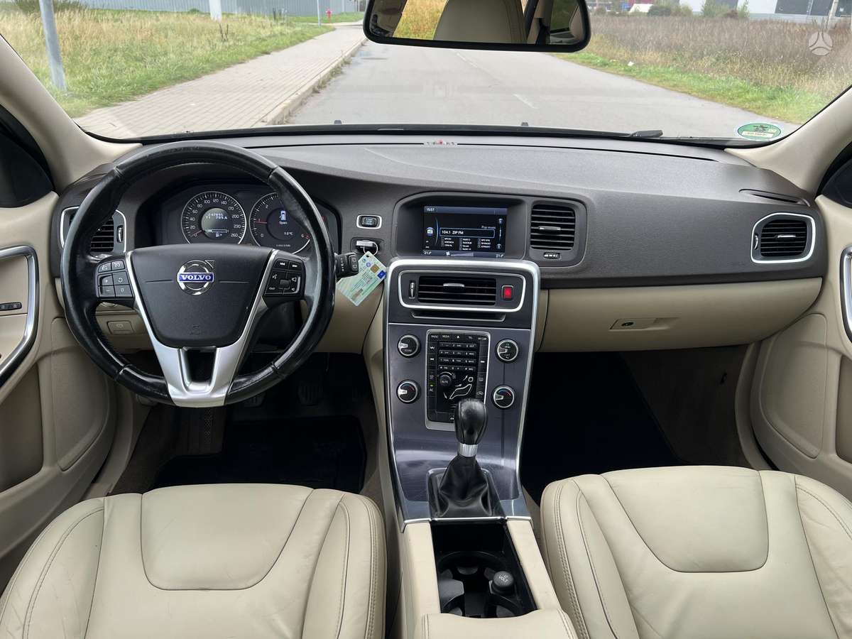 Volvo V60 2012 — photo 18