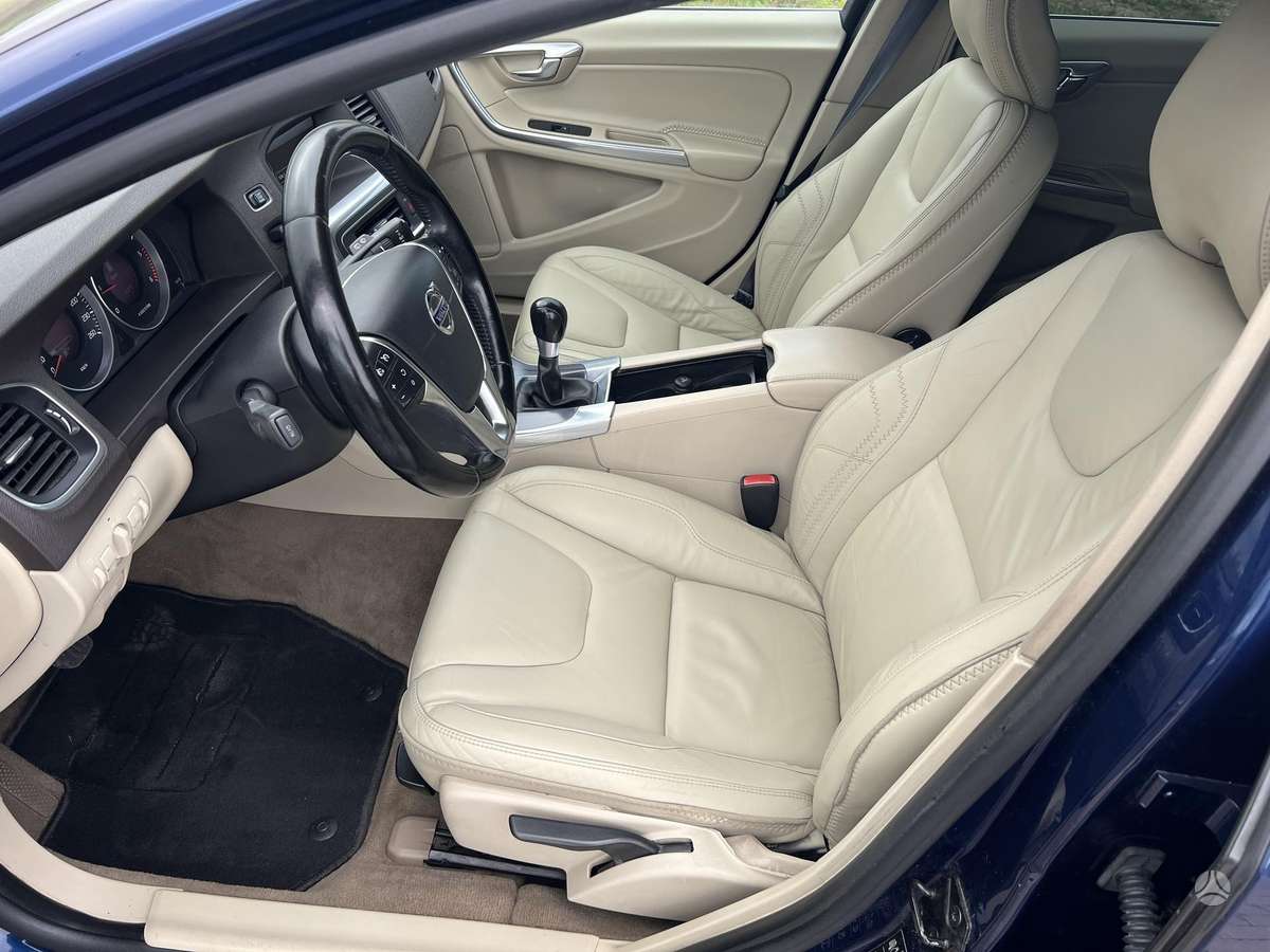 Volvo V60 2012 — photo 19