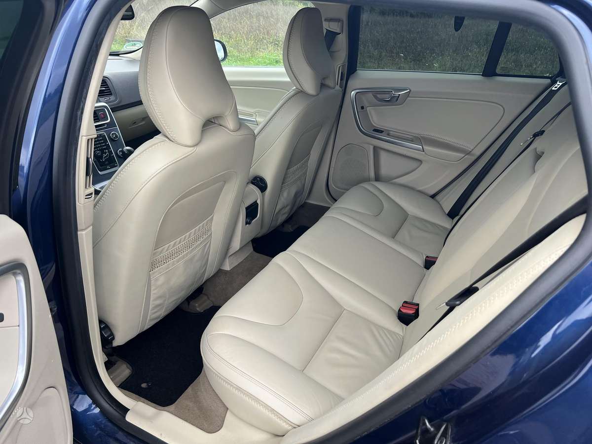 Volvo V60 2012 — photo 20