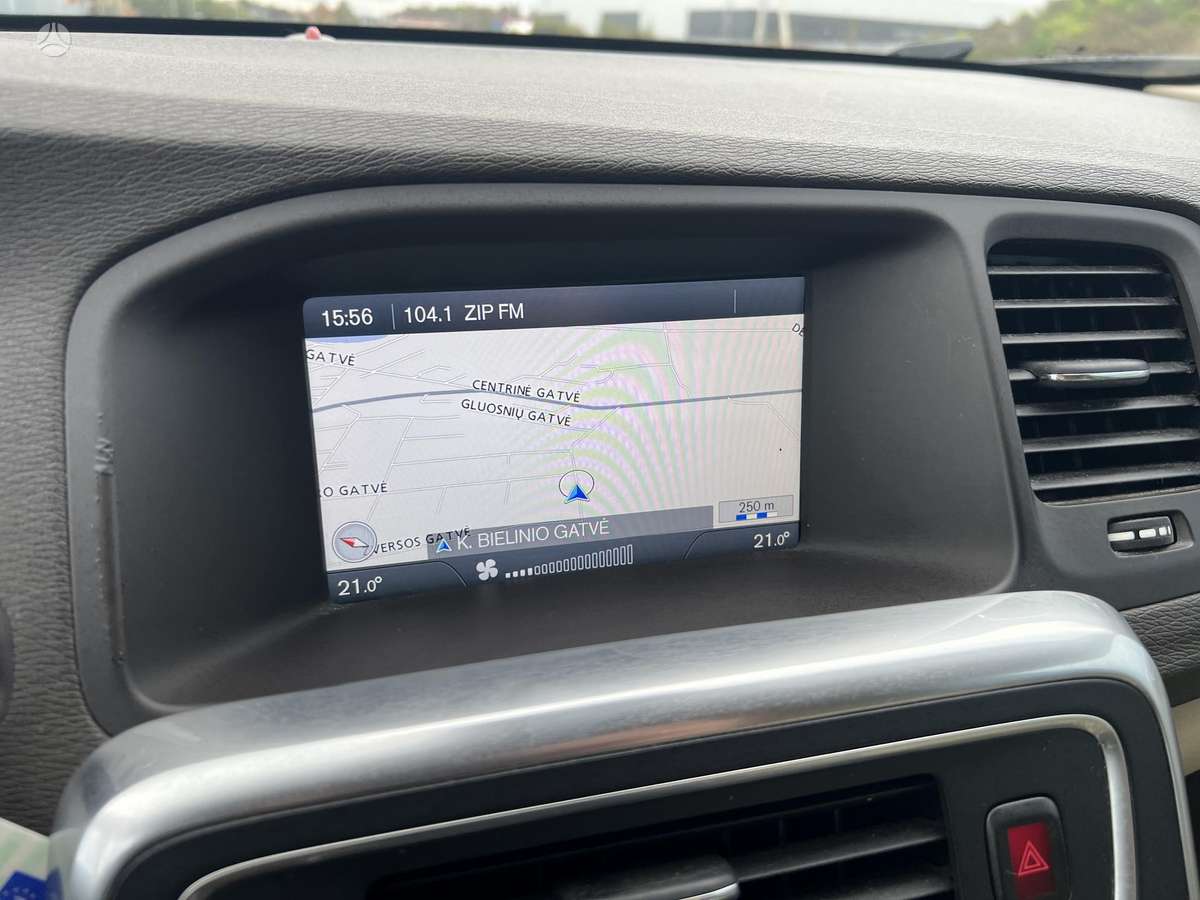 Volvo V60 2012 — photo 21