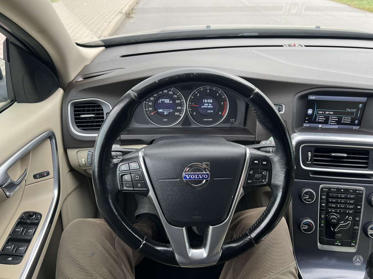 Volvo V60 2012 — photo 22