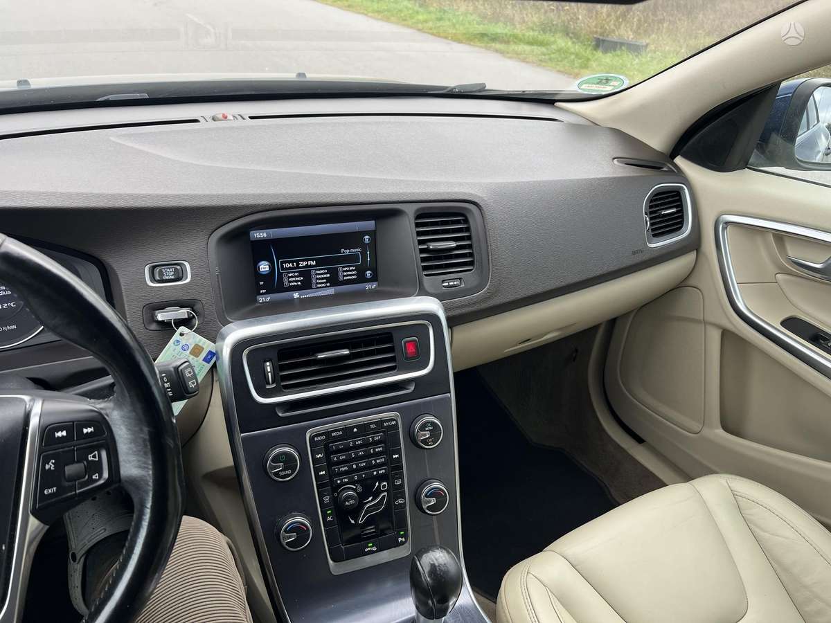 Volvo V60 2012 — photo 25