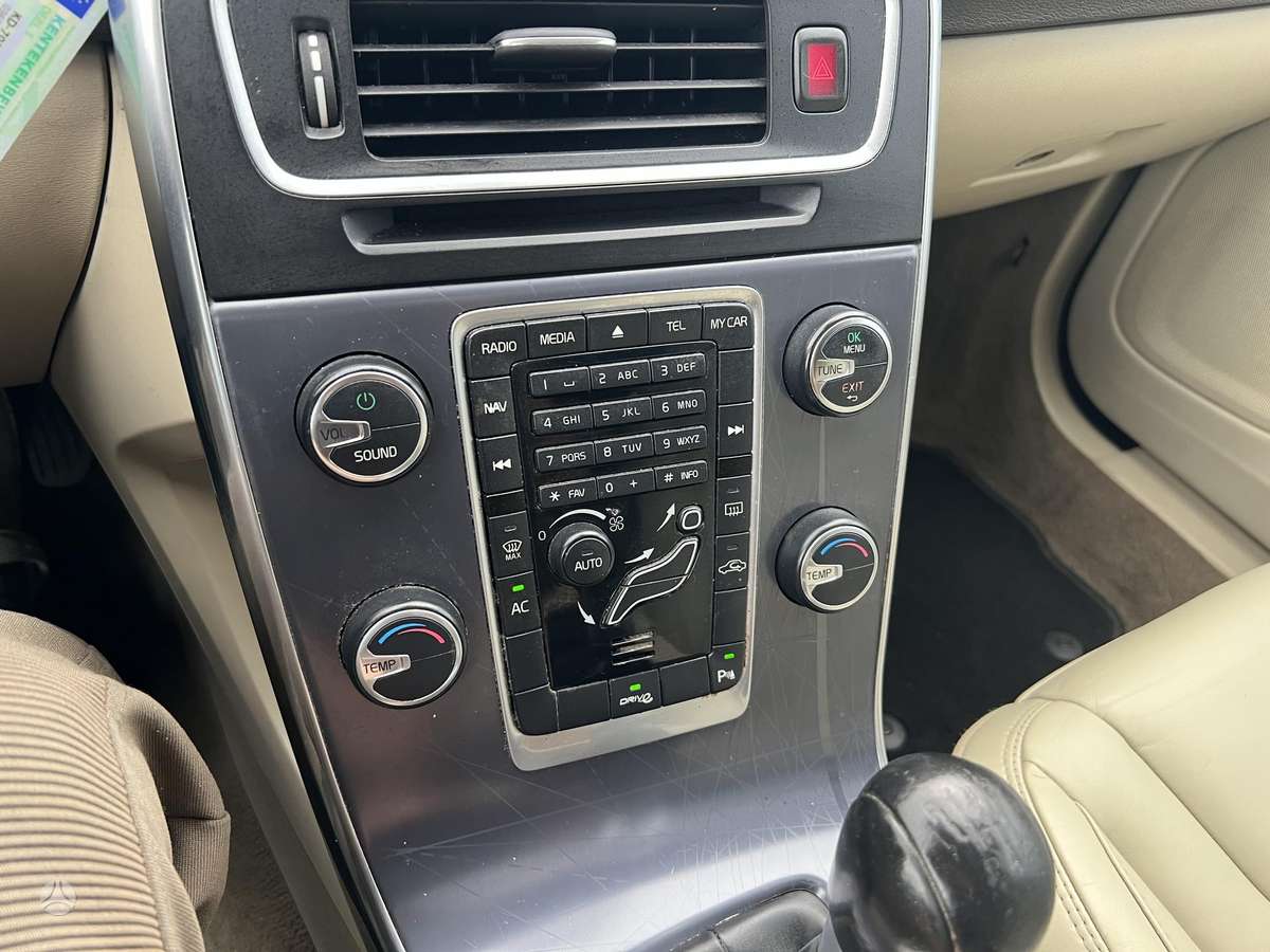 Volvo V60 2012 — photo 26