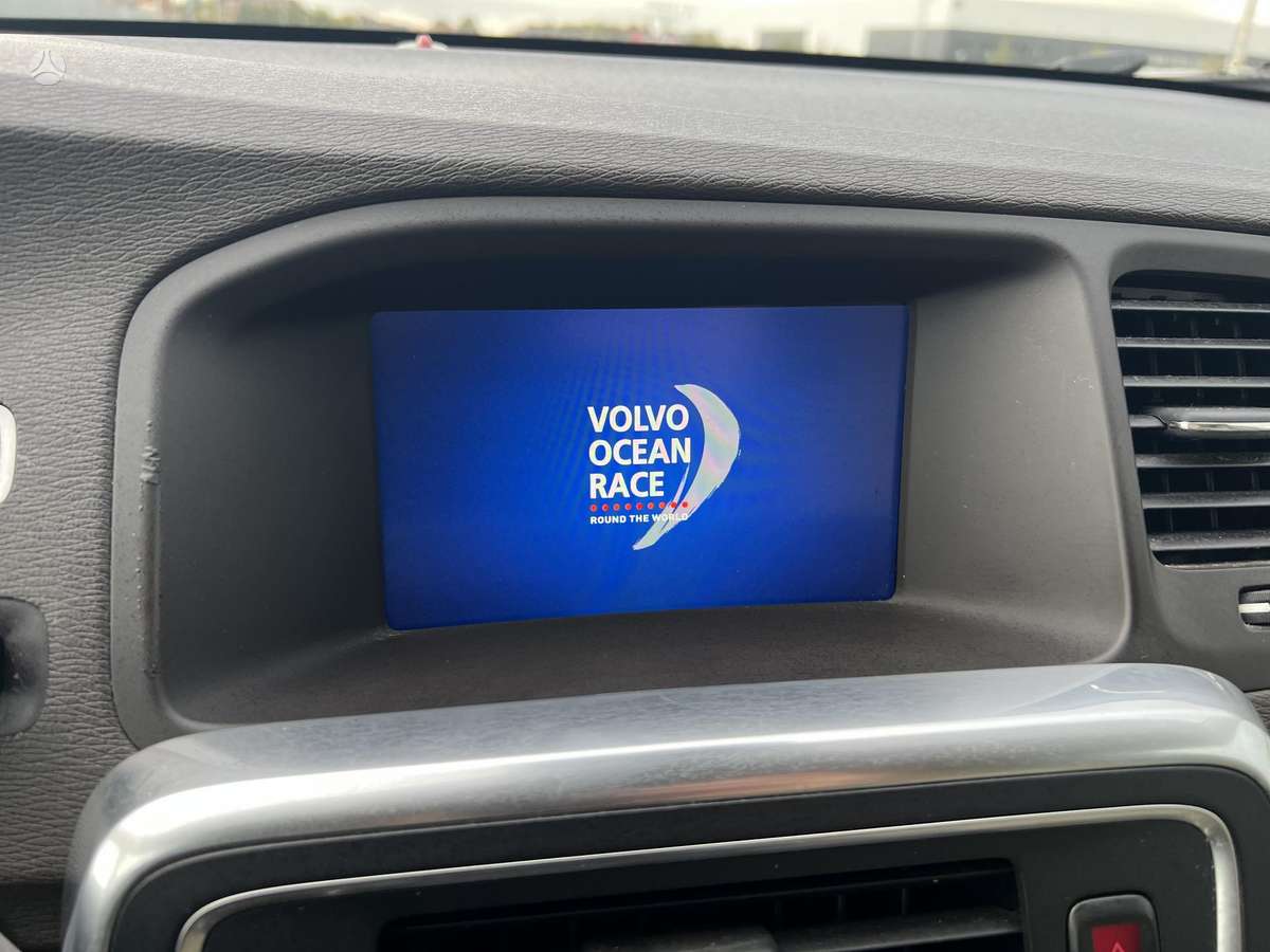 Volvo V60 2012 — photo 36