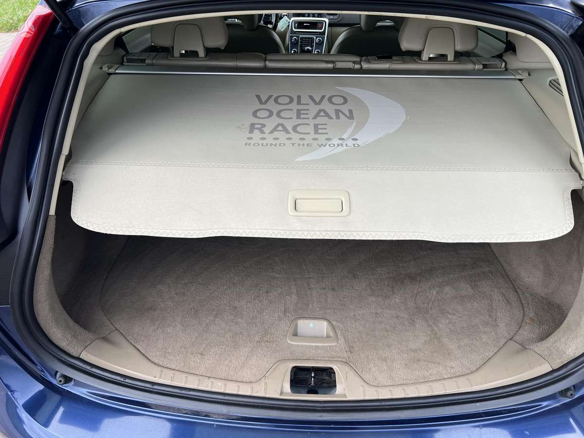 Volvo V60 2012 — photo 38
