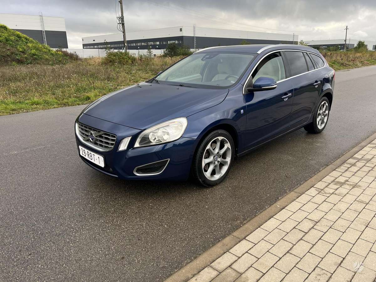 Volvo V60 2012 — engine 1560 cm³, 116 HP (85kW)