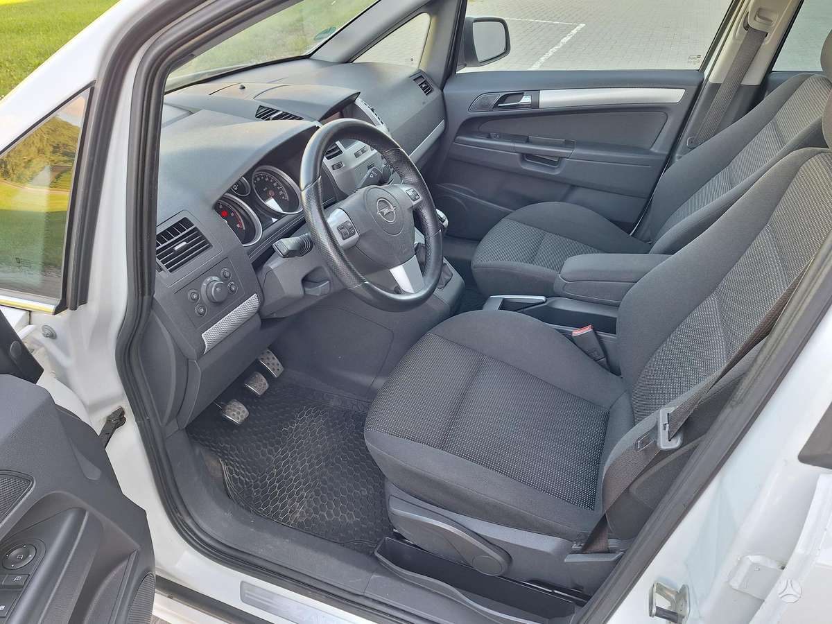 Opel Zafira 2011 — photo 10
