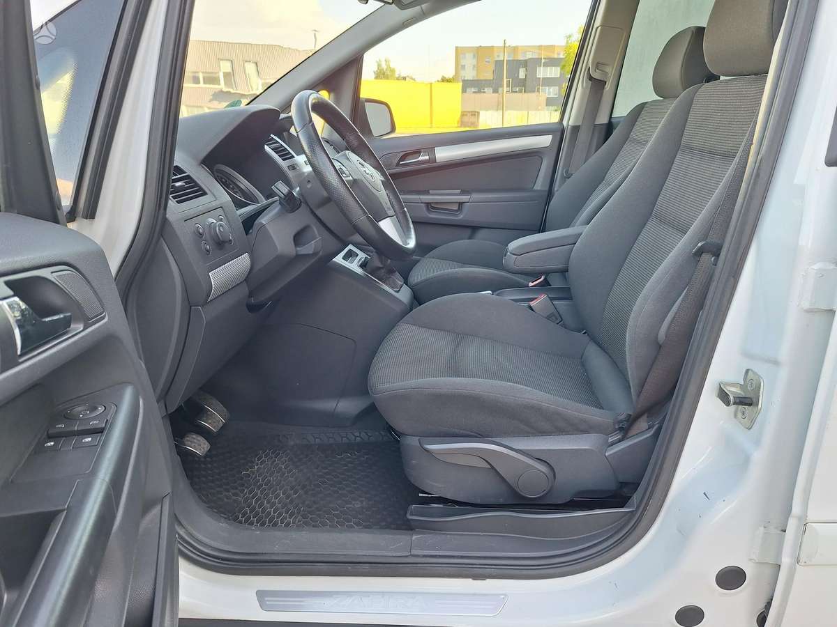 Opel Zafira 2011 — photo 13