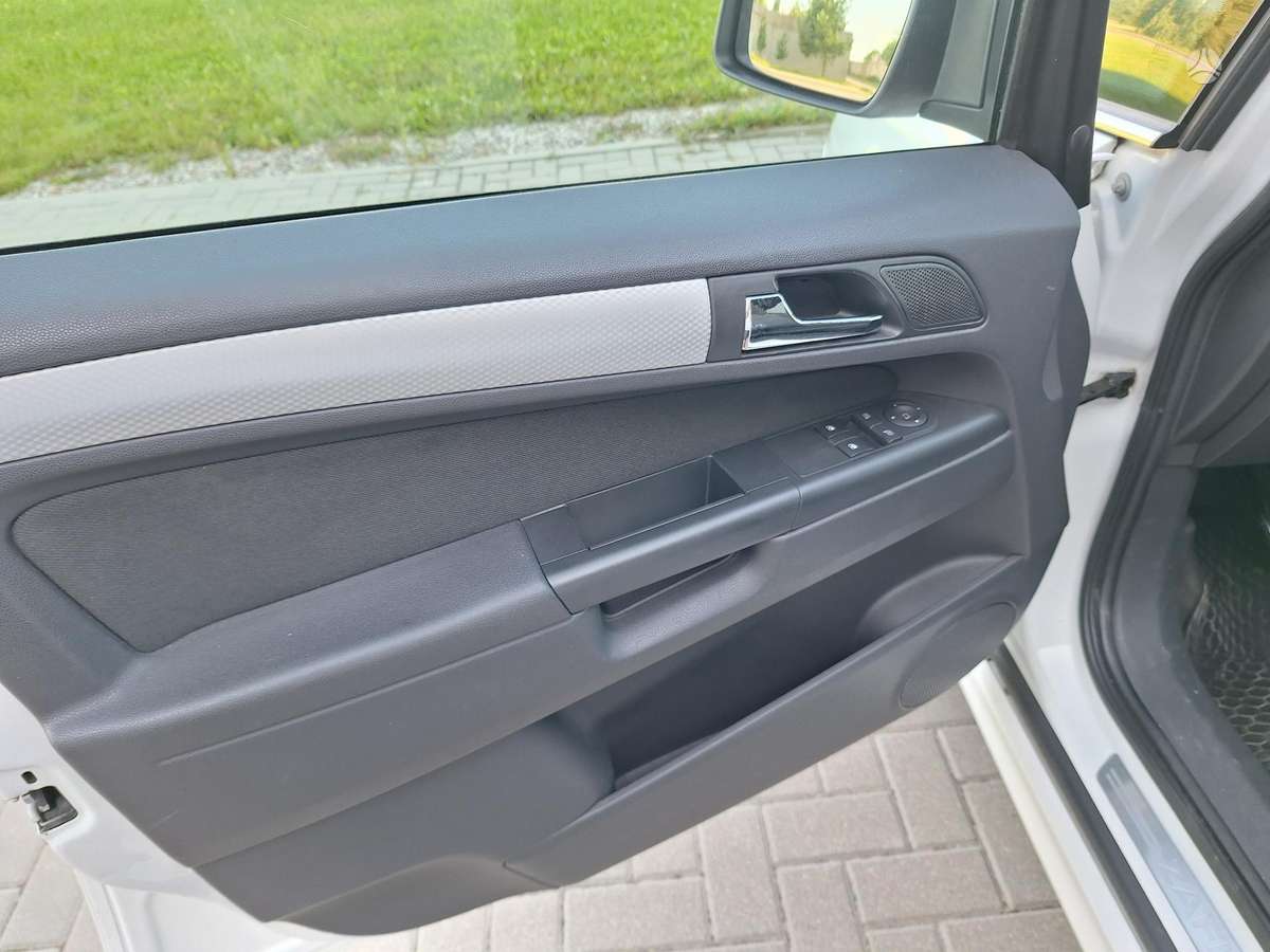 Opel Zafira 2011 — photo 14