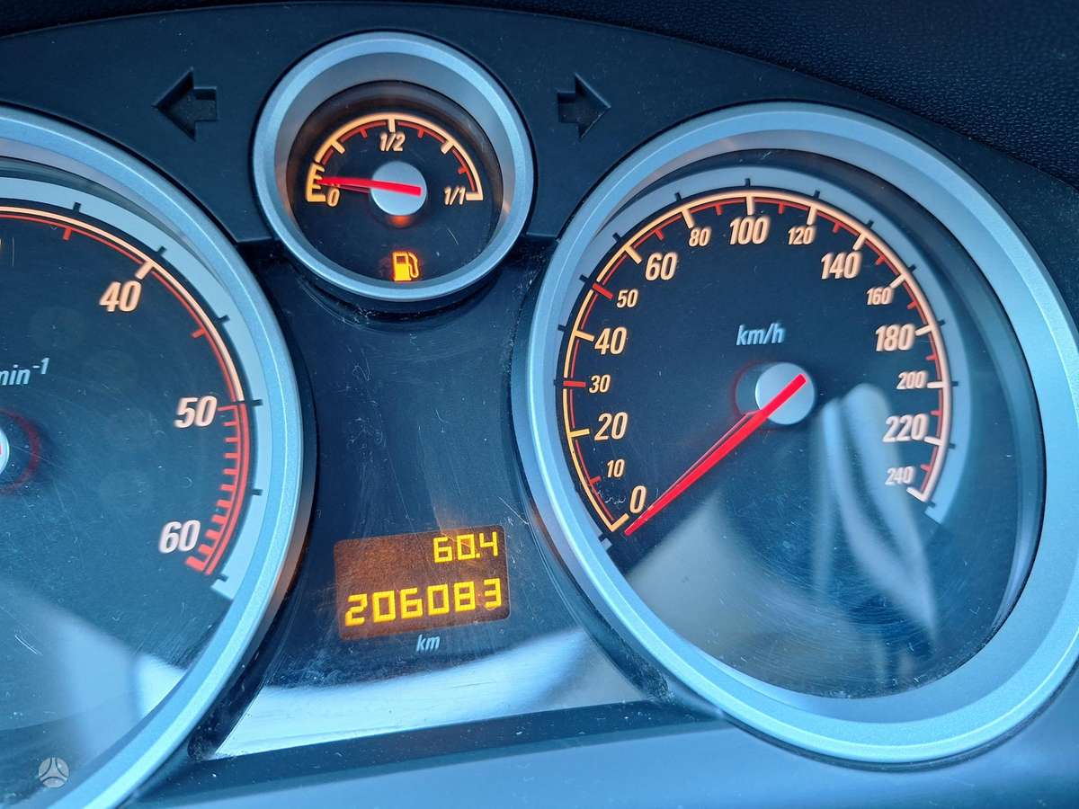Opel Zafira 2011 — photo 15