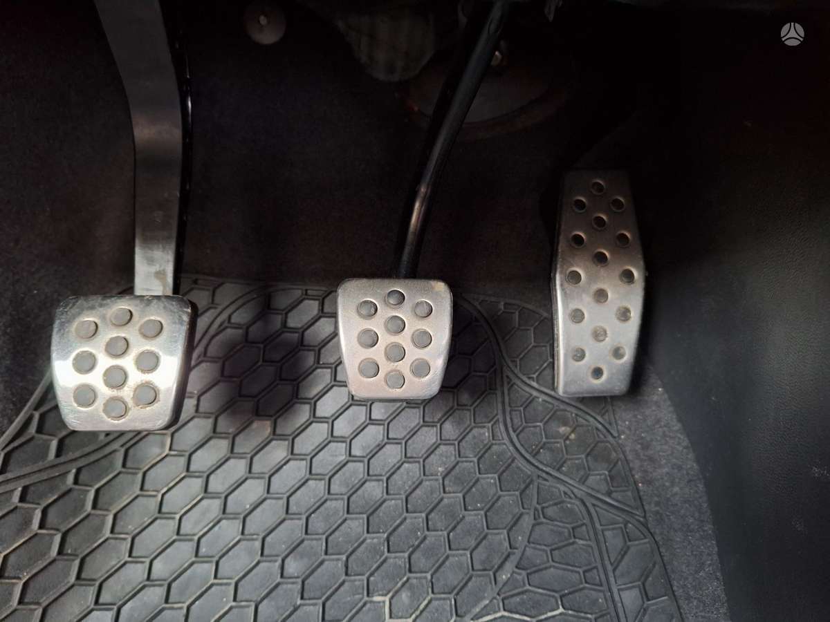 Opel Zafira 2011 — photo 17