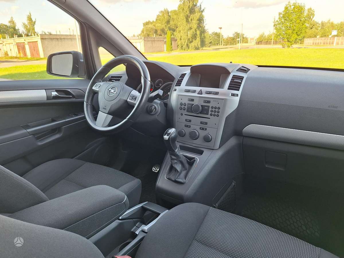 Opel Zafira 2011 — photo 19