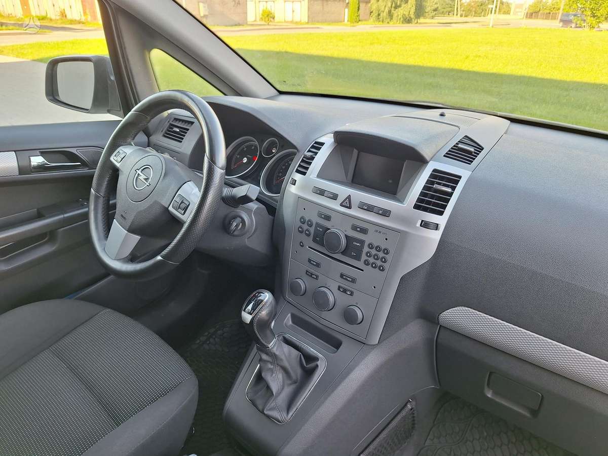 Opel Zafira 2011 — photo 20