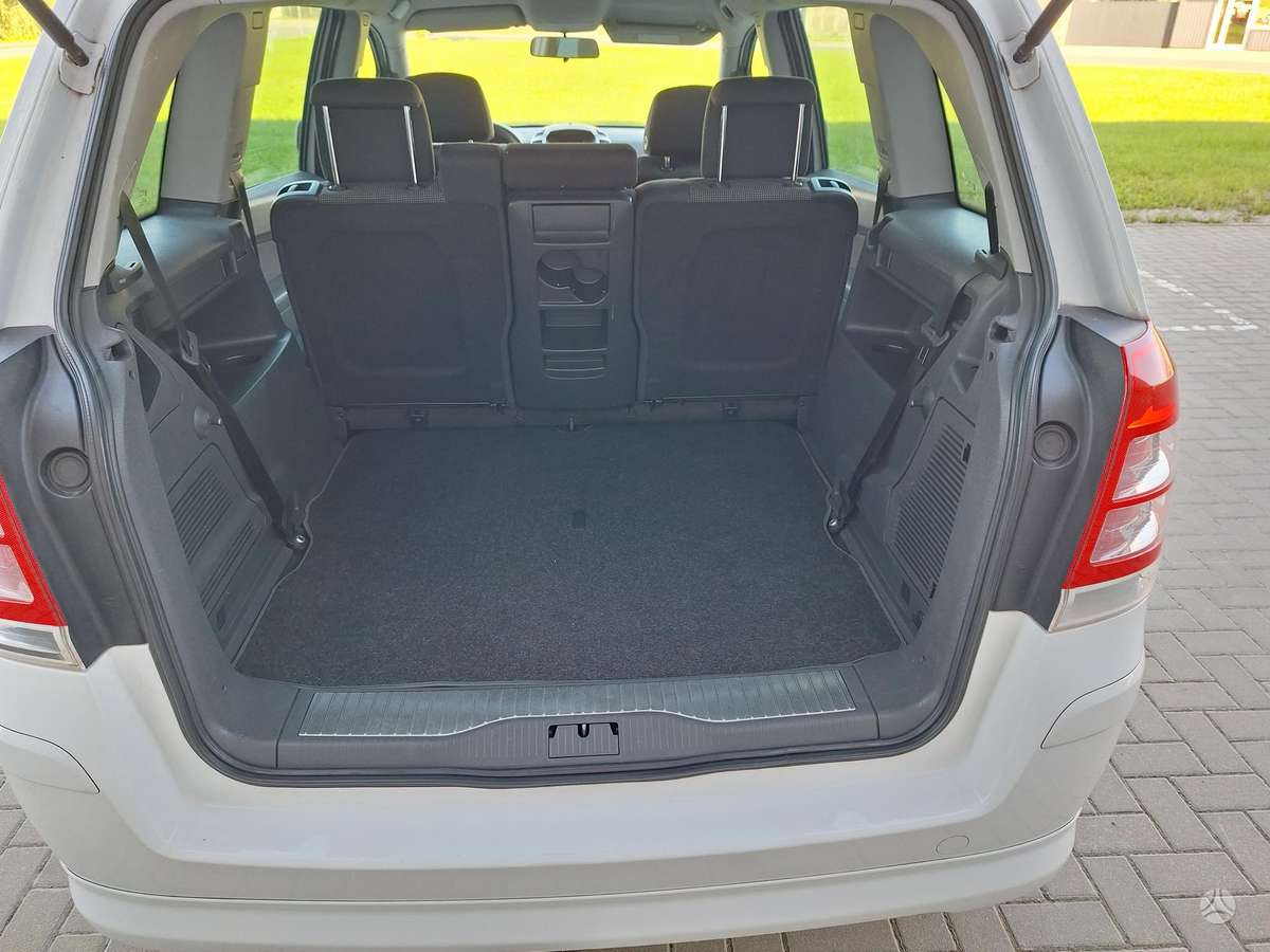 Opel Zafira 2011 — photo 22