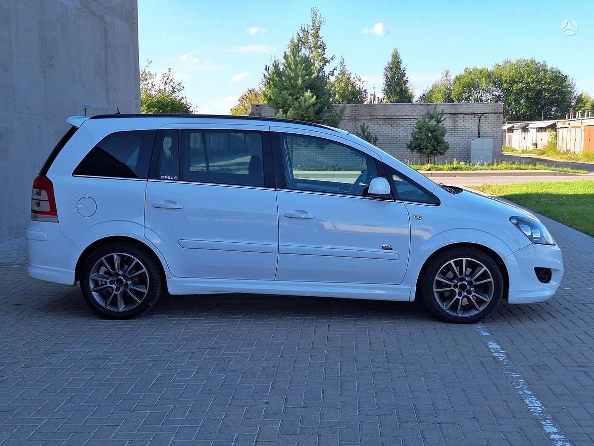 Opel Zafira 2011 — photo 5