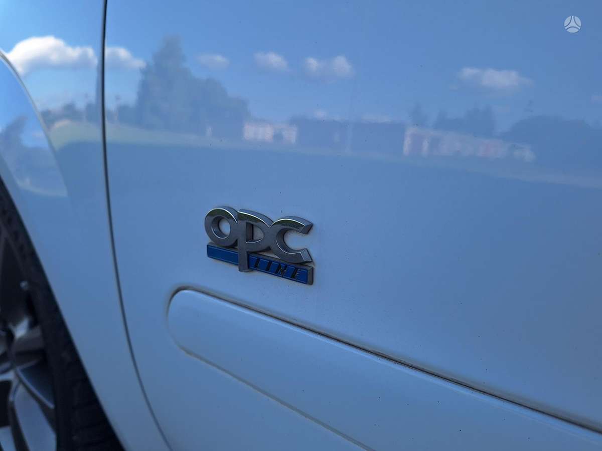 Opel Zafira 2011 — photo 9