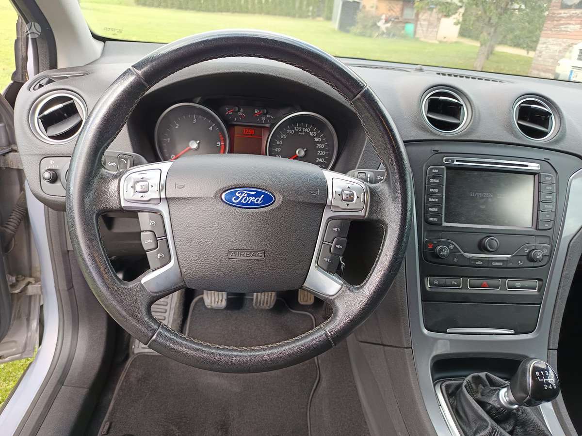 Ford Mondeo 2013 — photo 12