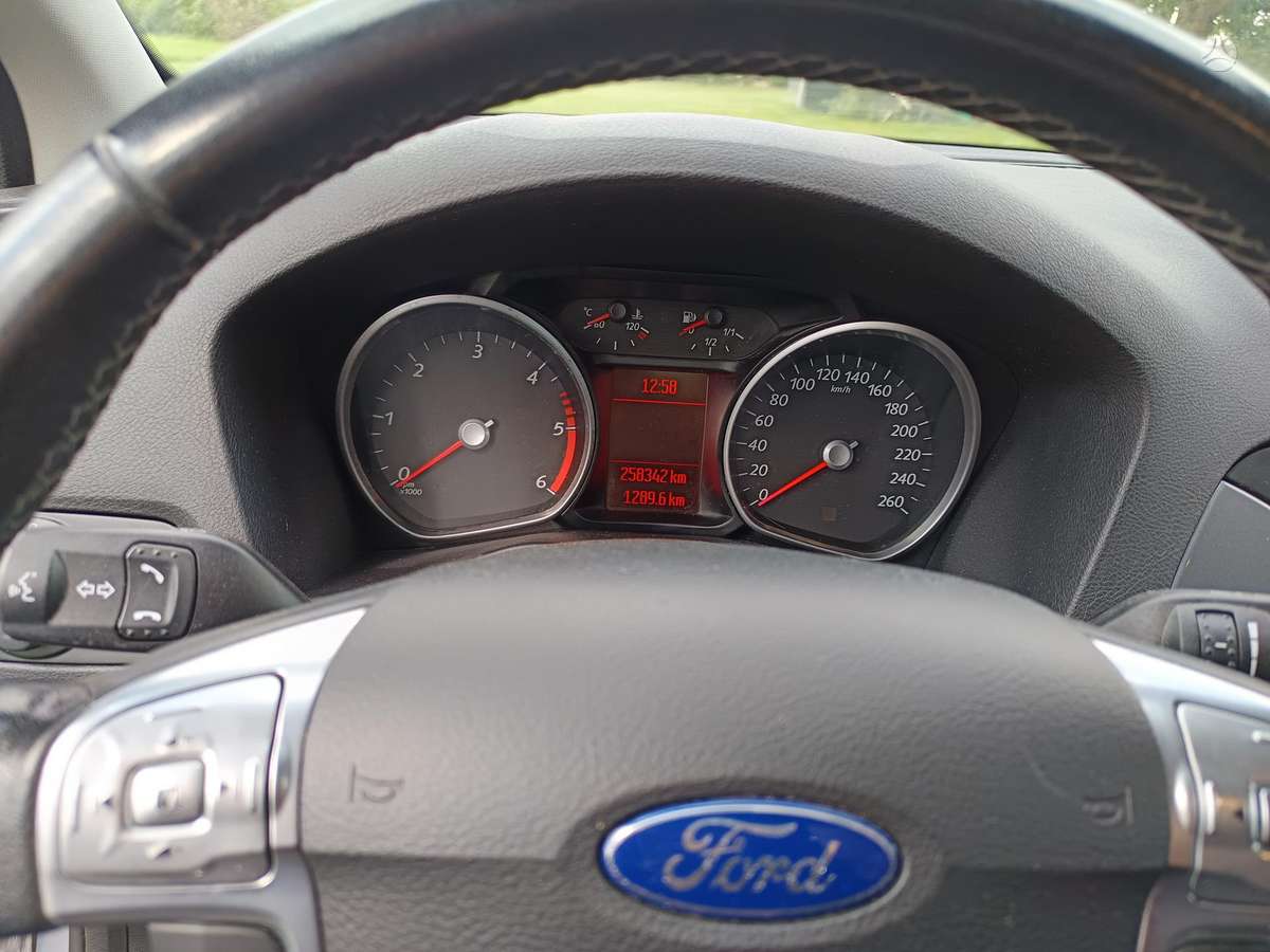 Ford Mondeo 2013 — photo 14