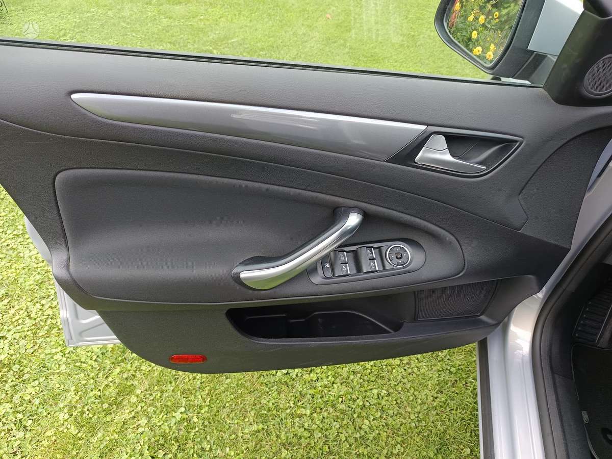Ford Mondeo 2013 — photo 16