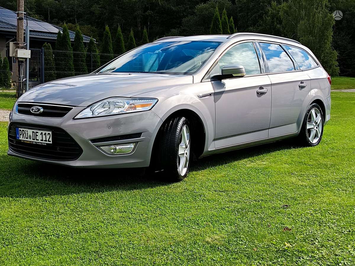 Ford Mondeo 2013 — rear view