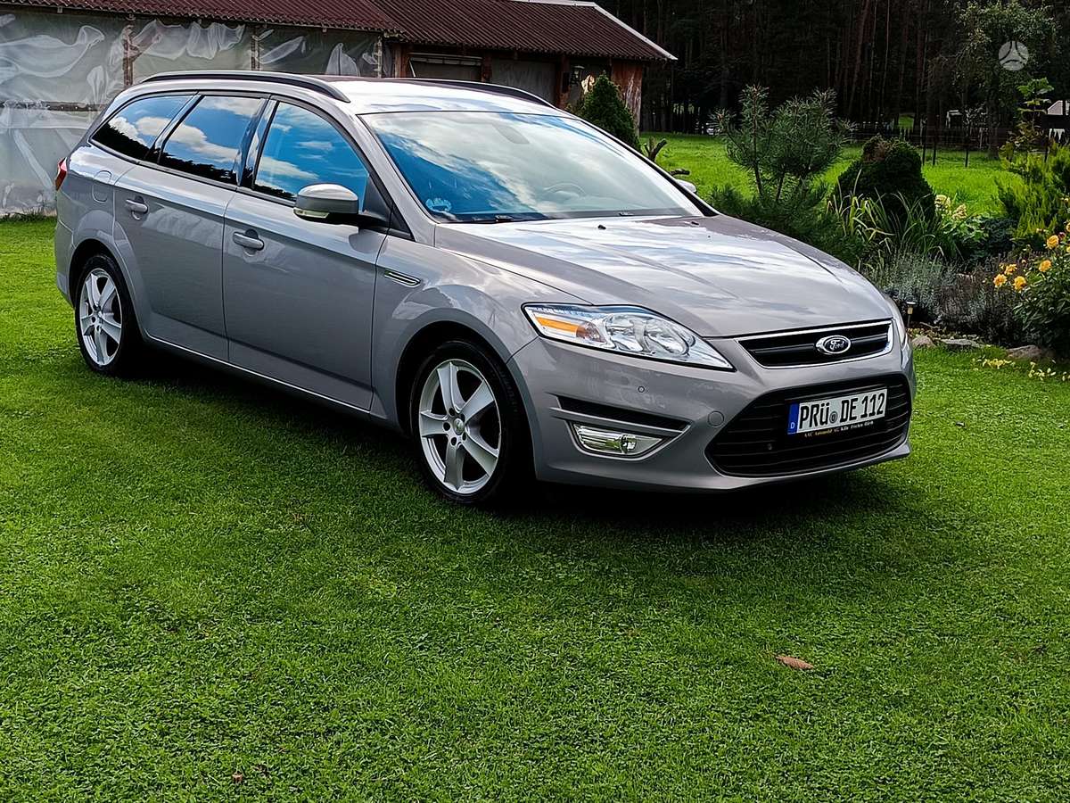 Ford Mondeo 2013 — interior