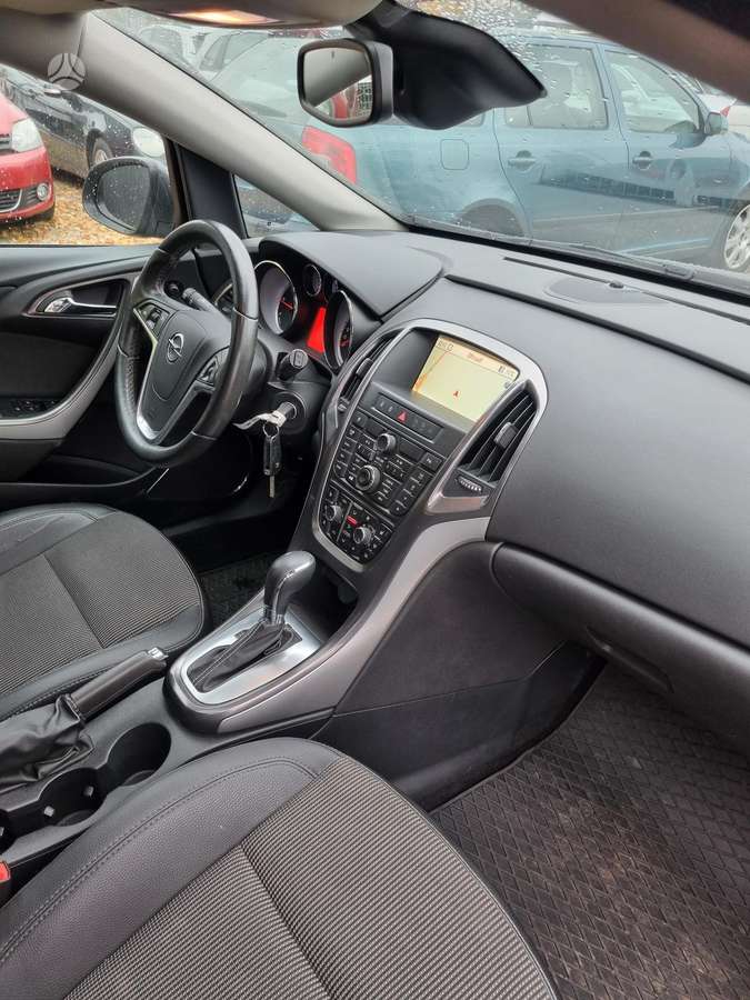 Opel Astra 2012 — photo 5