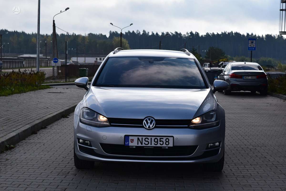 Volkswagen Golf 2013 — rear view