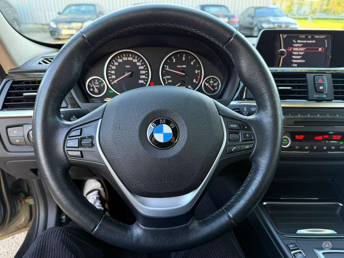 BMW 318 2015 — photo 12