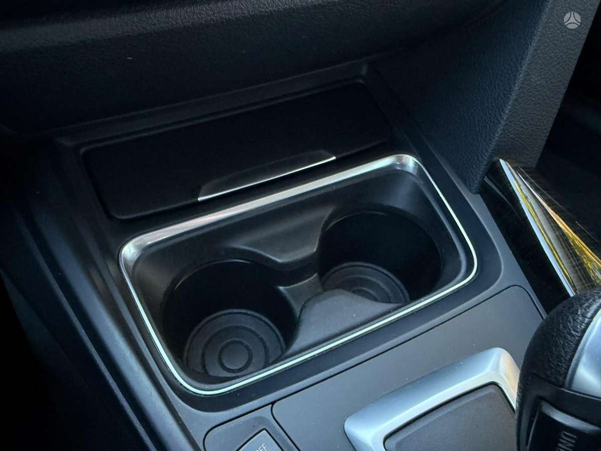 BMW 318 2015 — photo 13