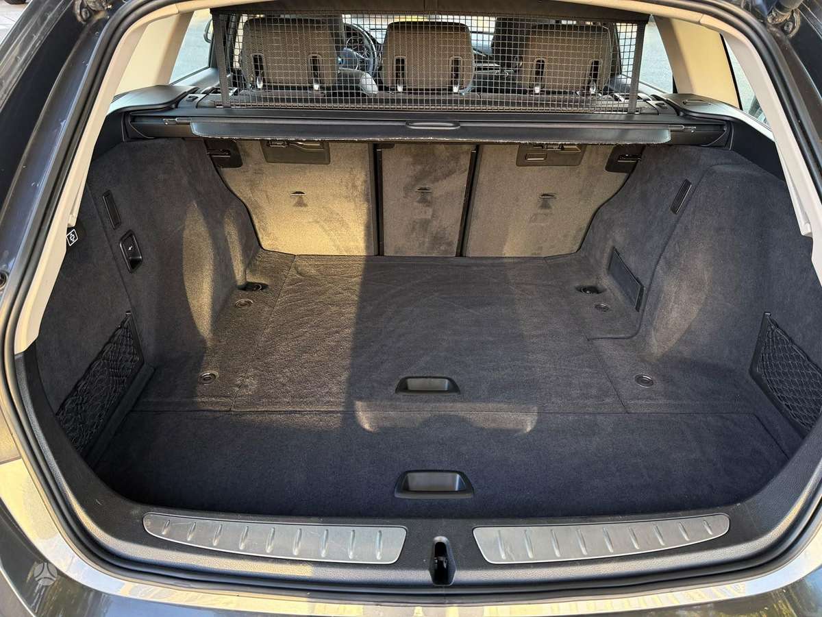 BMW 318 2015 — photo 17