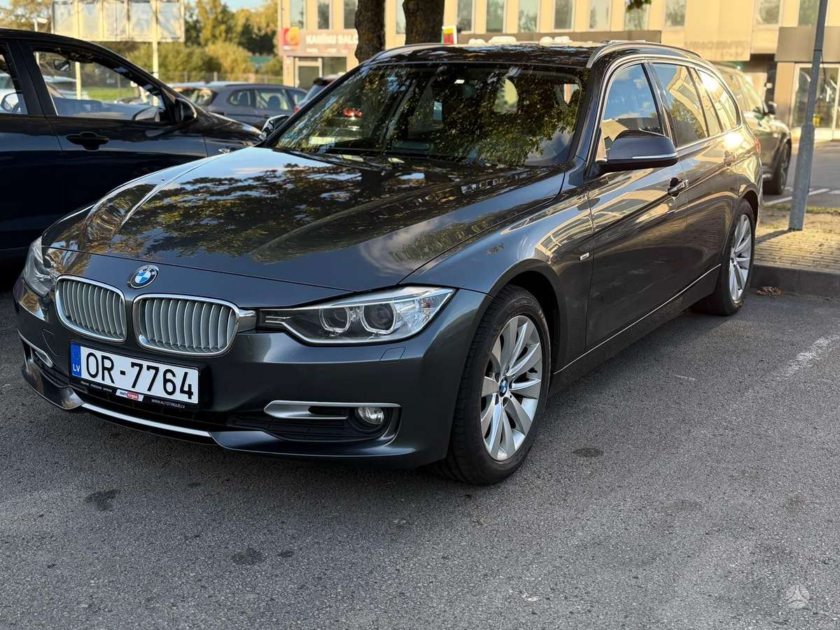 BMW 318 2015 — rear view