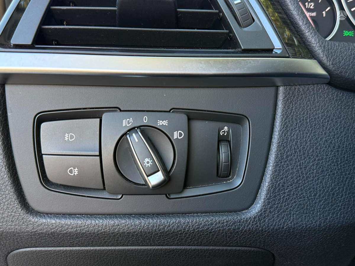 BMW 318 2015 — photo 7