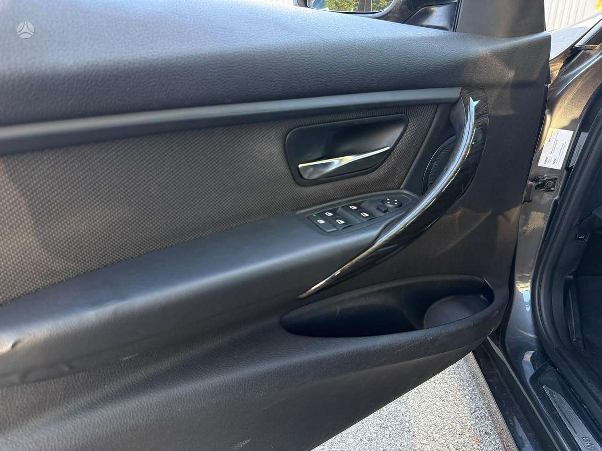 BMW 318 2015 — photo 8