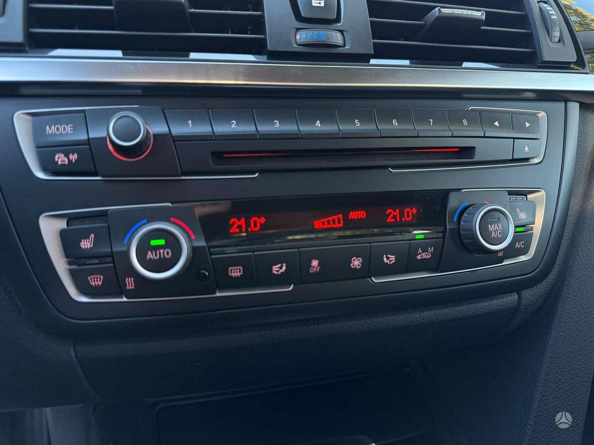 BMW 318 2015 — photo 9