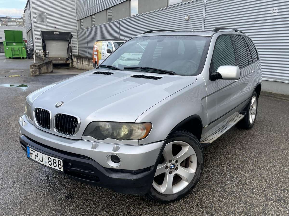 BMW X5 2004 — rear view
