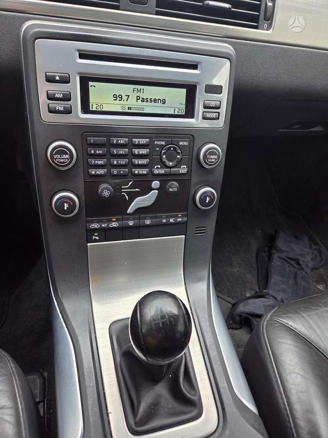 Volvo V70 2011 — photo 14