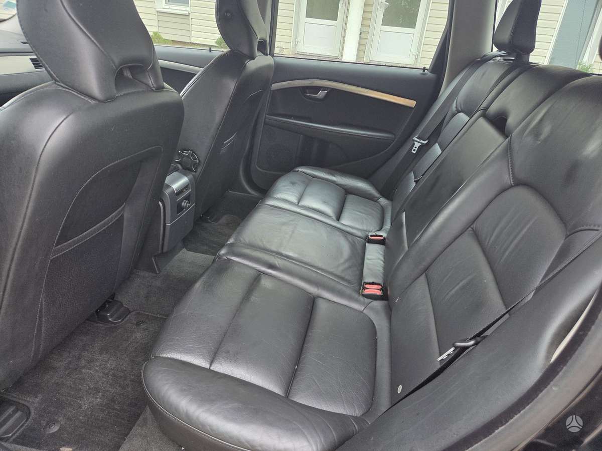 Volvo V70 2011 — photo 17
