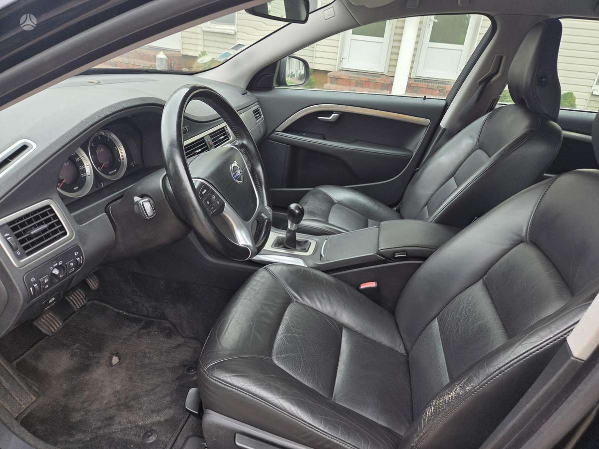 Volvo V70 2011 — photo 8