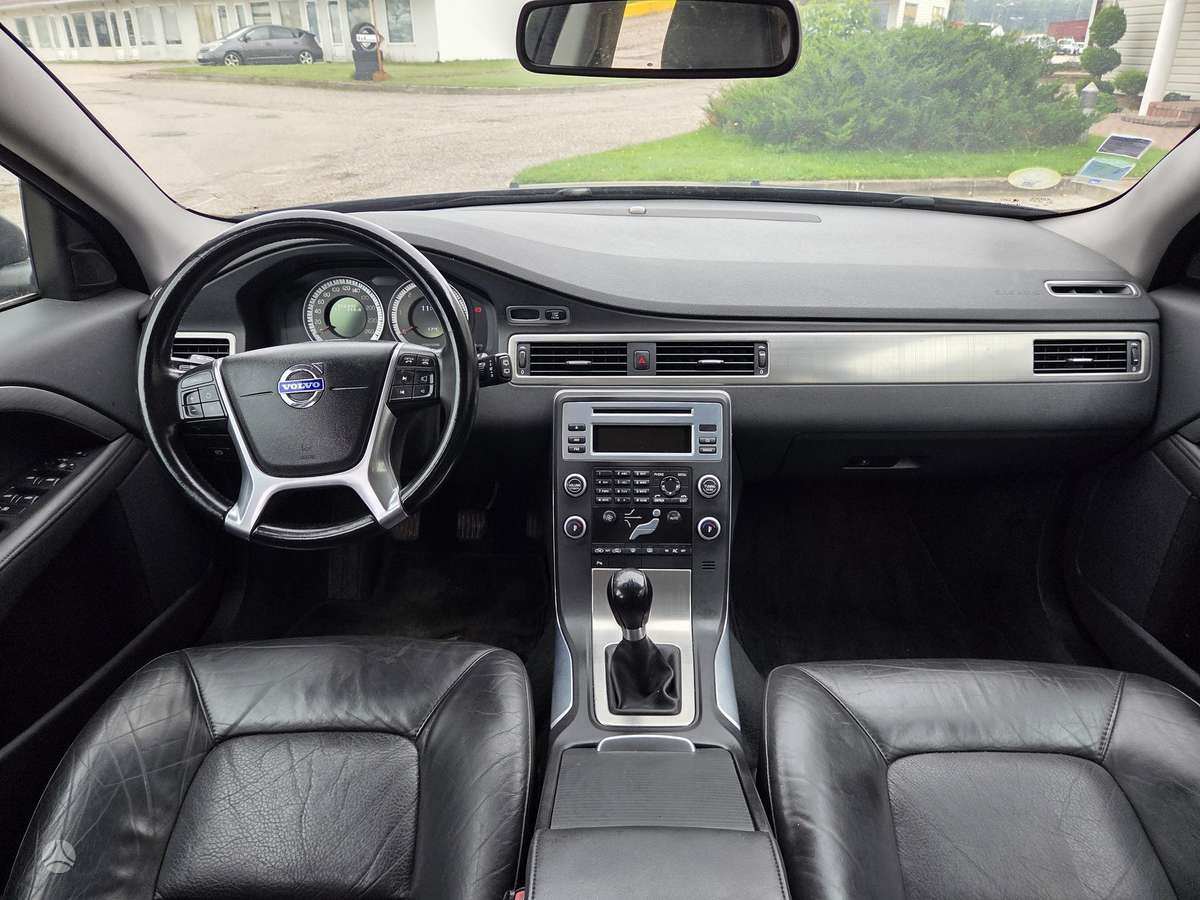 Volvo V70 2011 — photo 9