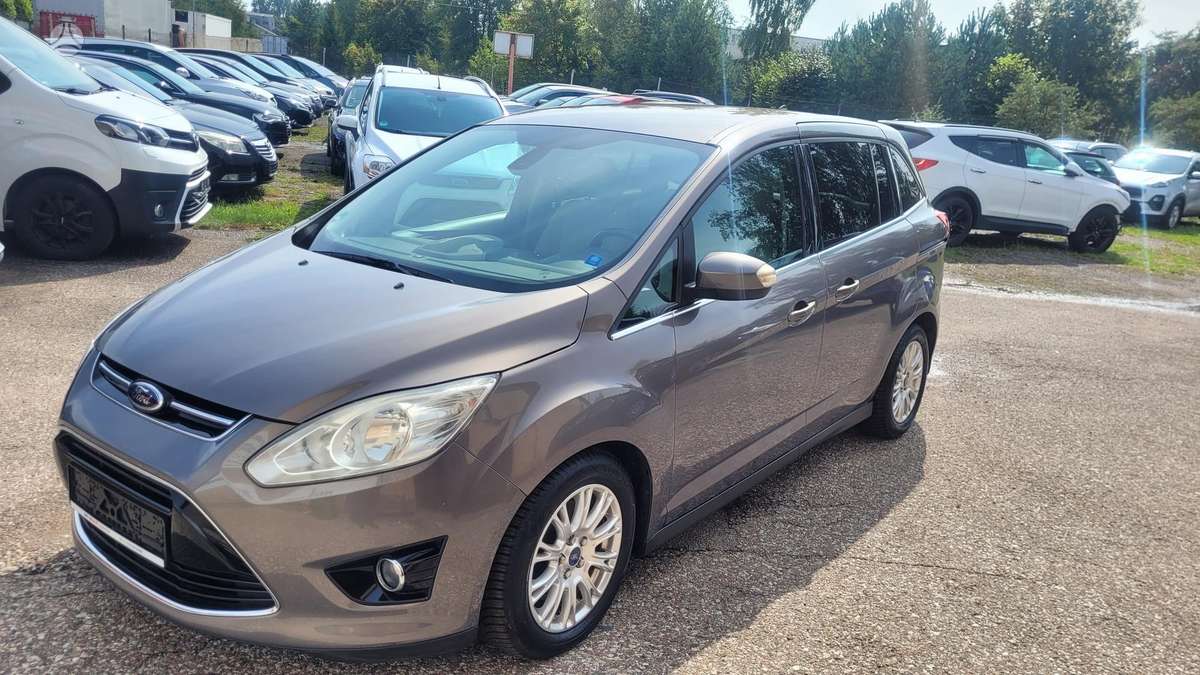 Ford Grand 2012 — вигляд ззаду